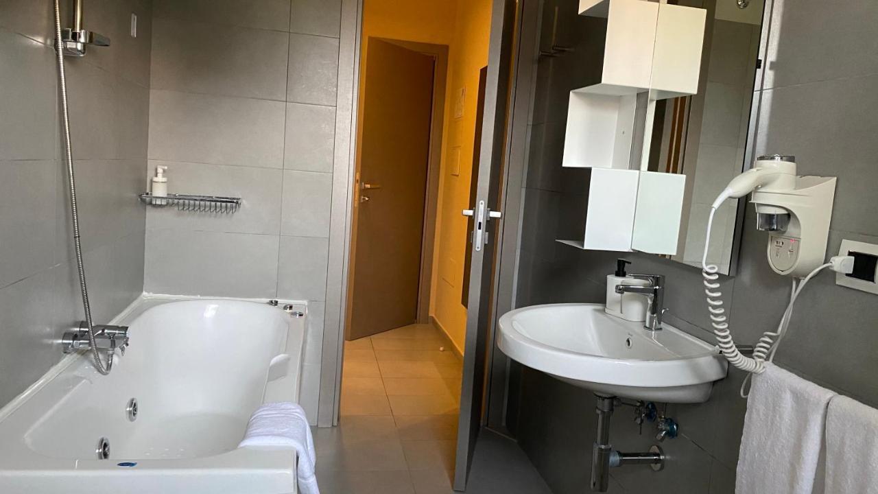 Victoria Hotel Pomigliano d'Arco Extérieur photo